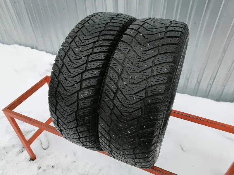 Пара б/у шин 205/55 R16 Yokohama Ice Guard IG65
