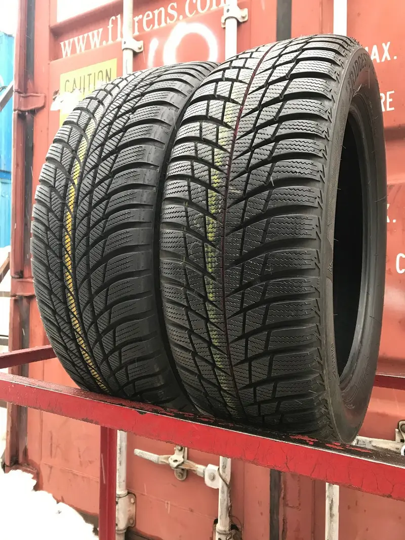 Пара б/у шин 205/55 R17 Bridgestone Blizzak LM-001