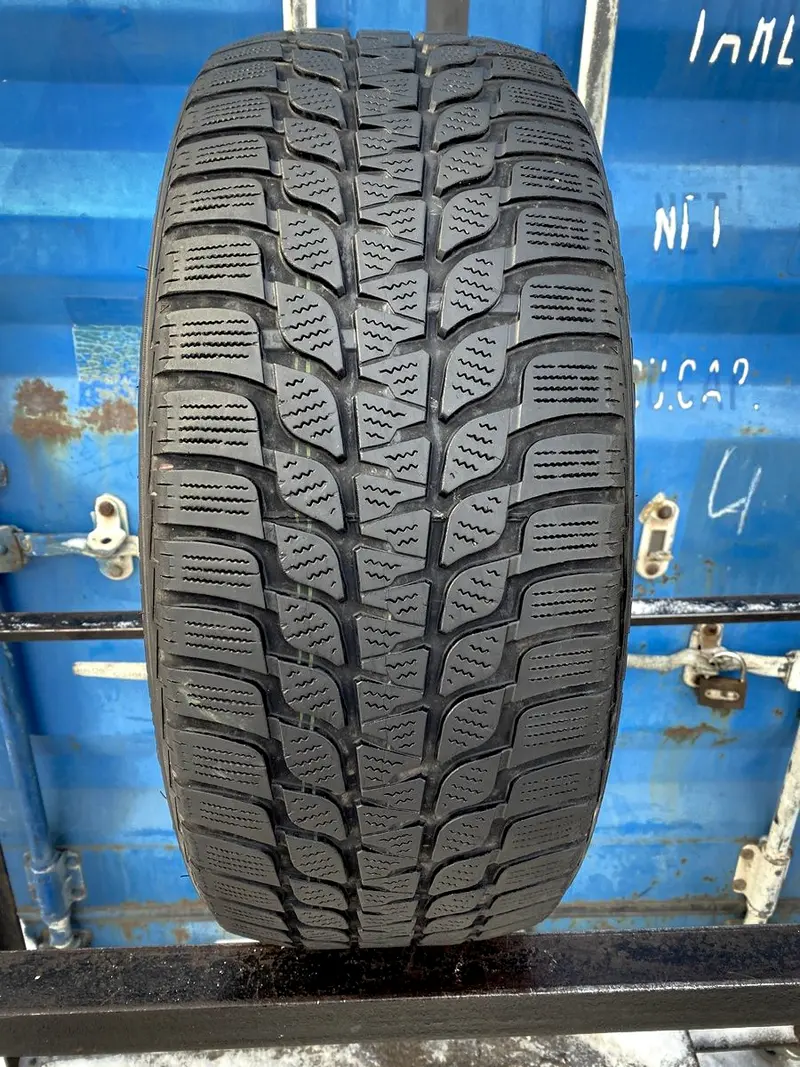 Б/у шина 205/55 R17 Bridgestone Blizzak LM25 RunFlat, фото 1