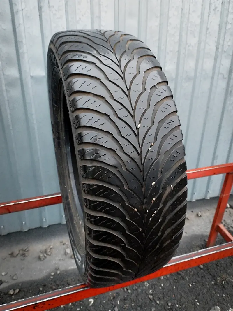 Б/у шина 205/60 R15 Goodyear Eagle Ultra Grip GW-2