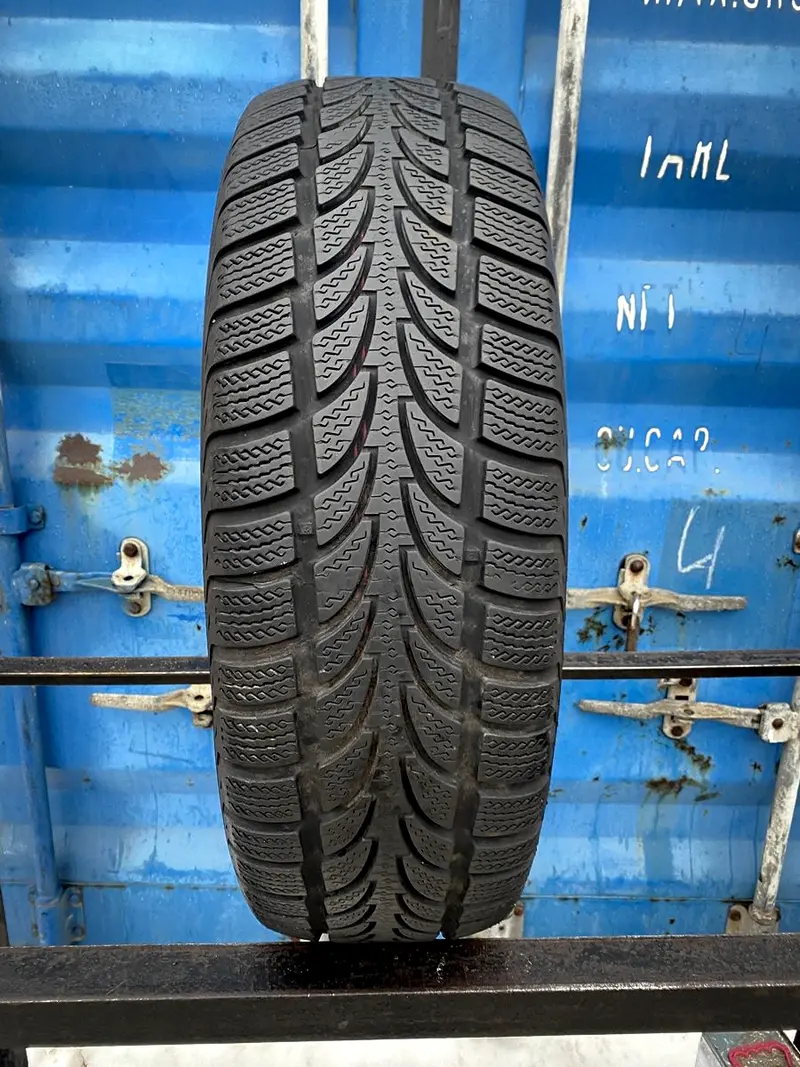 Б/у шина 205/60 R15 Nokian WR