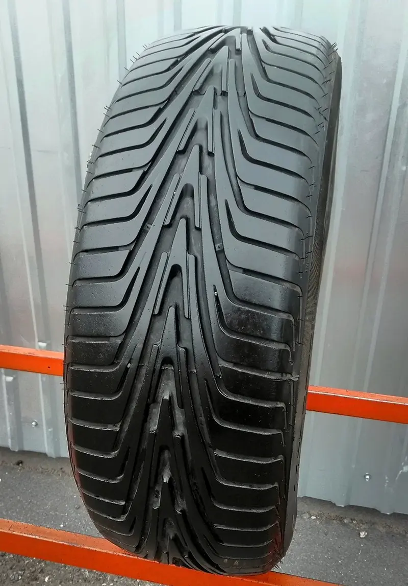 Б/у шина 205/60 R15 Vredestein Sportrac 3