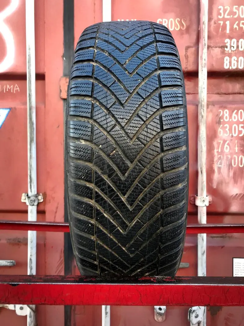 Б/у шина 205/60 R15 Vredestein Wintrac