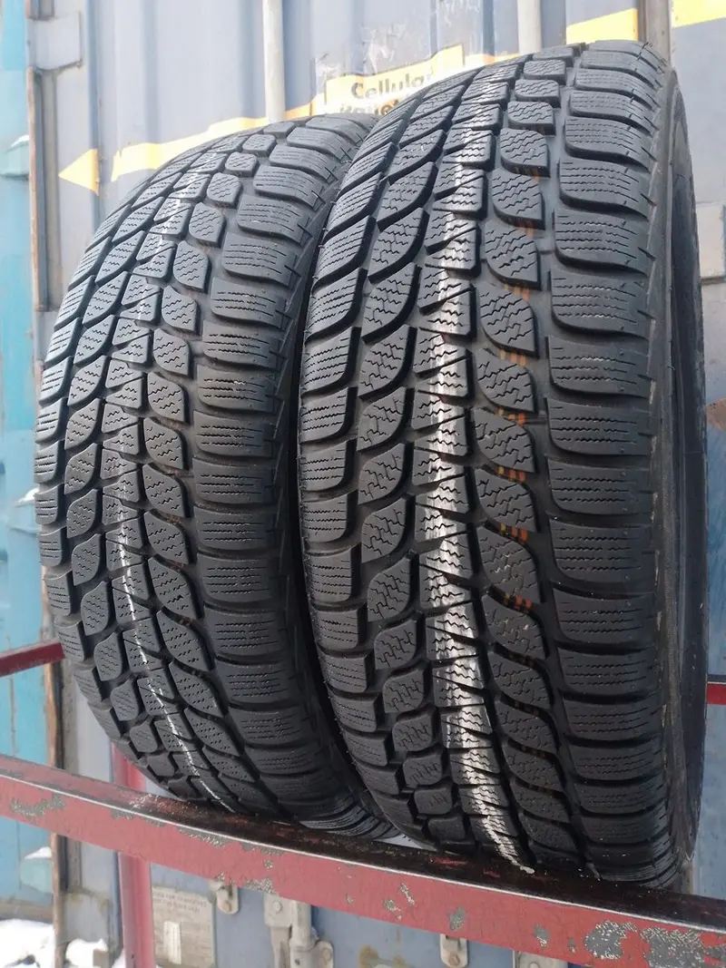 Пара б/у шин 205/60 R16 Bridgestone Blizzak LM25
