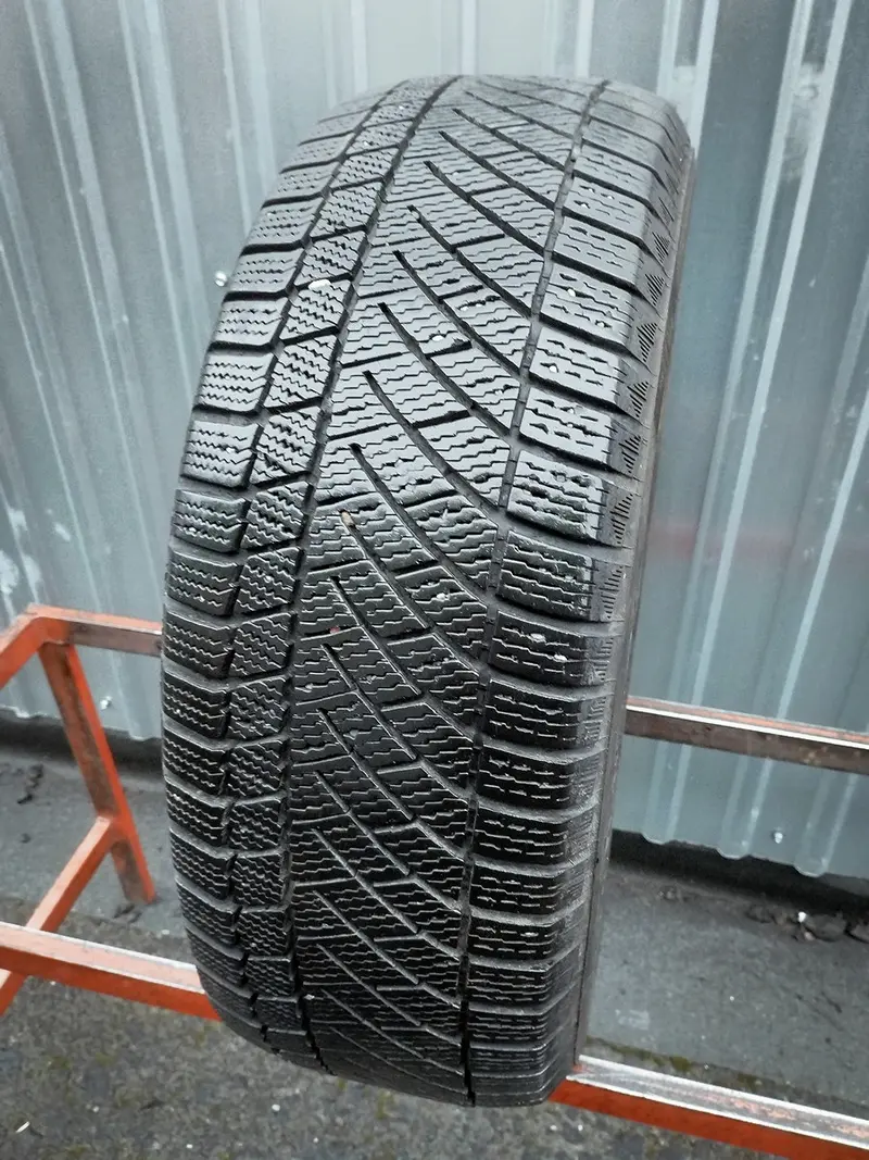 Б/у шина 205/60 R16 Continental ContiVikingContact 6
