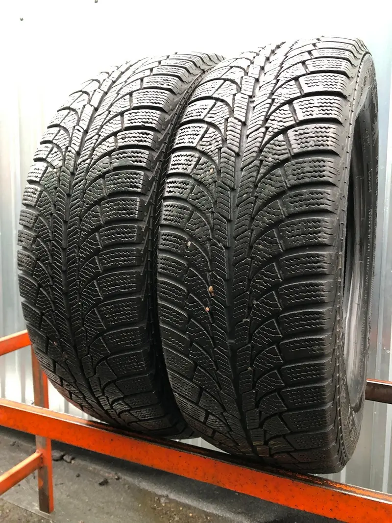 Пара б/у шин 205/60 R16 Gislaved Soft Frost 3