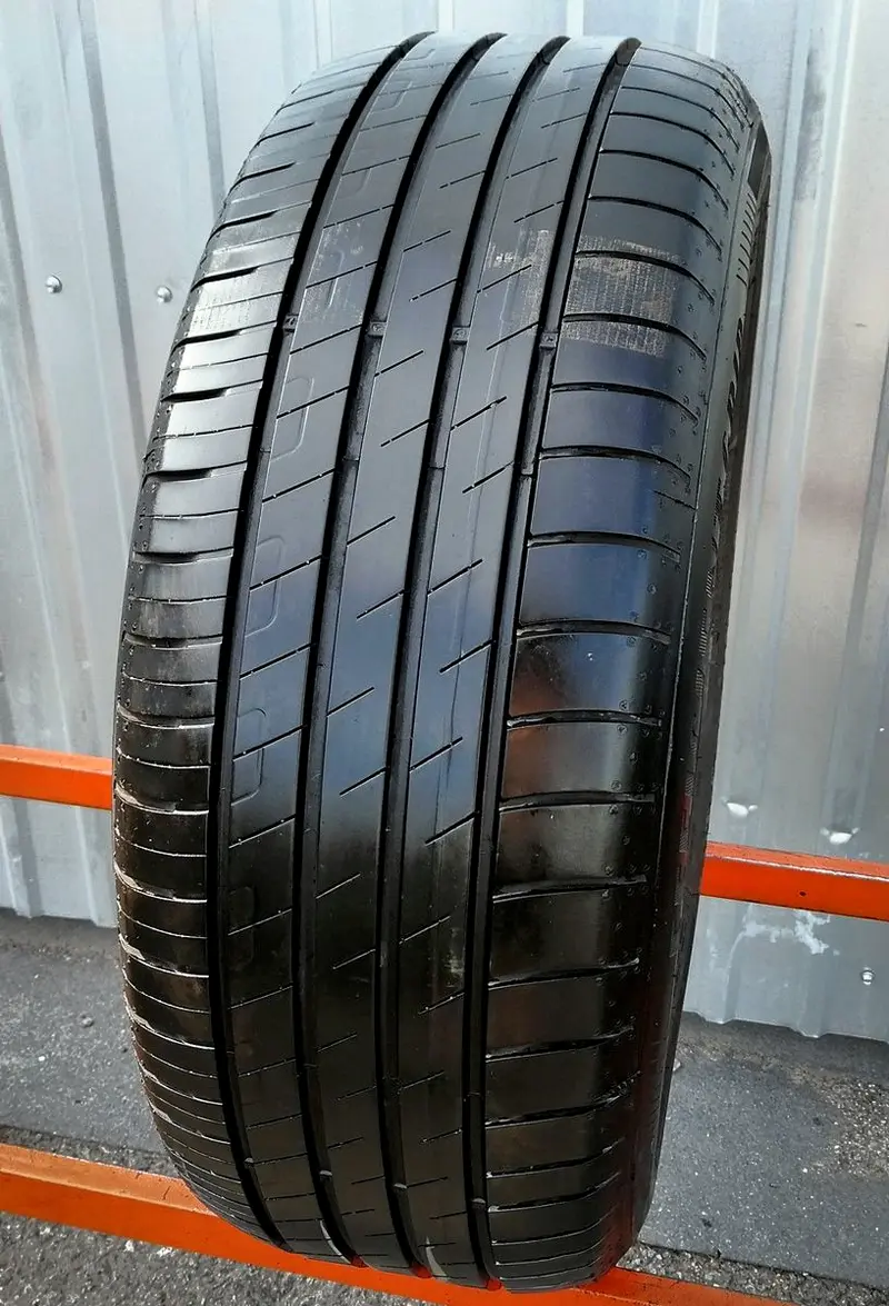 Б/у шина 205/60 R16 Goodyear EfficientGrip Performance