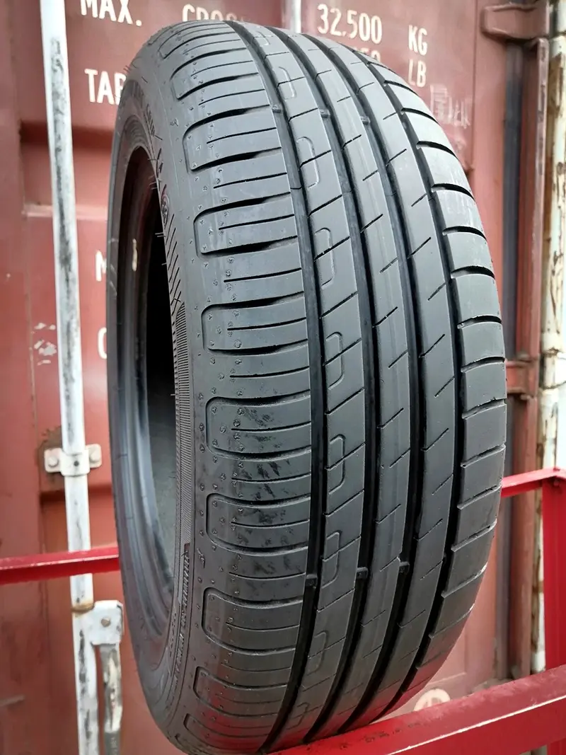 Б/у шина 205/60 R16 Goodyear EfficientGrip Performance RunFlat, фото 1