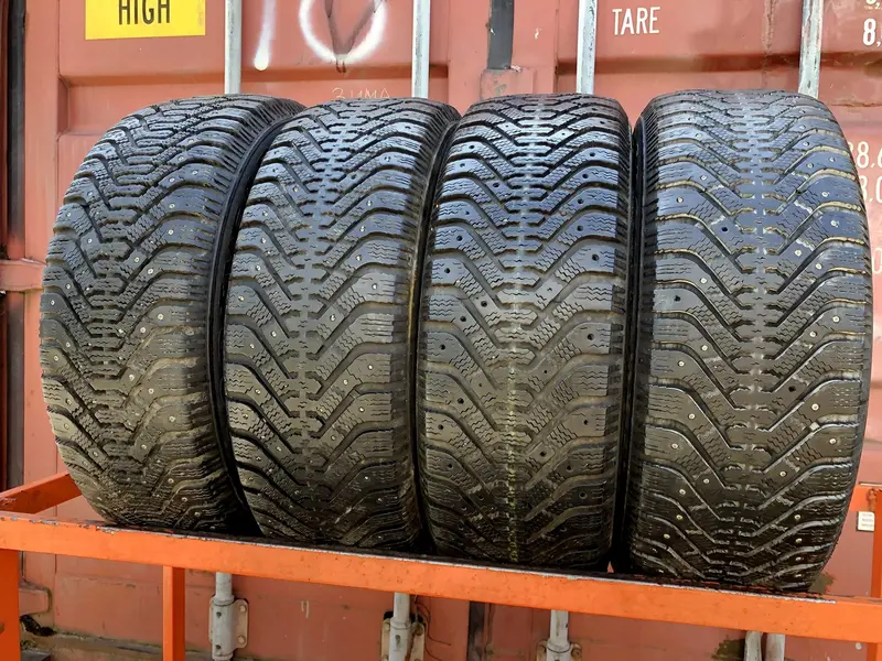 Комплект б/у шин 205/60 R16 Goodyear Ultra Grip 500