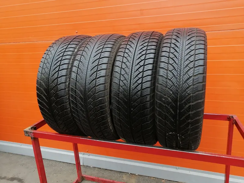 Комплект б/у шин 205/60 R16 Goodyear Ultra Grip 8 Performance
