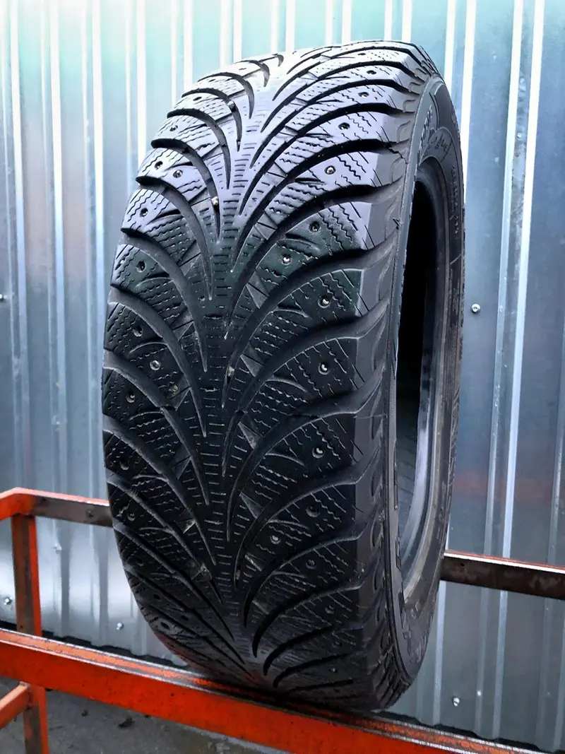 Б/у шина 205/60 R16 Goodyear Ultra Grip Extreme