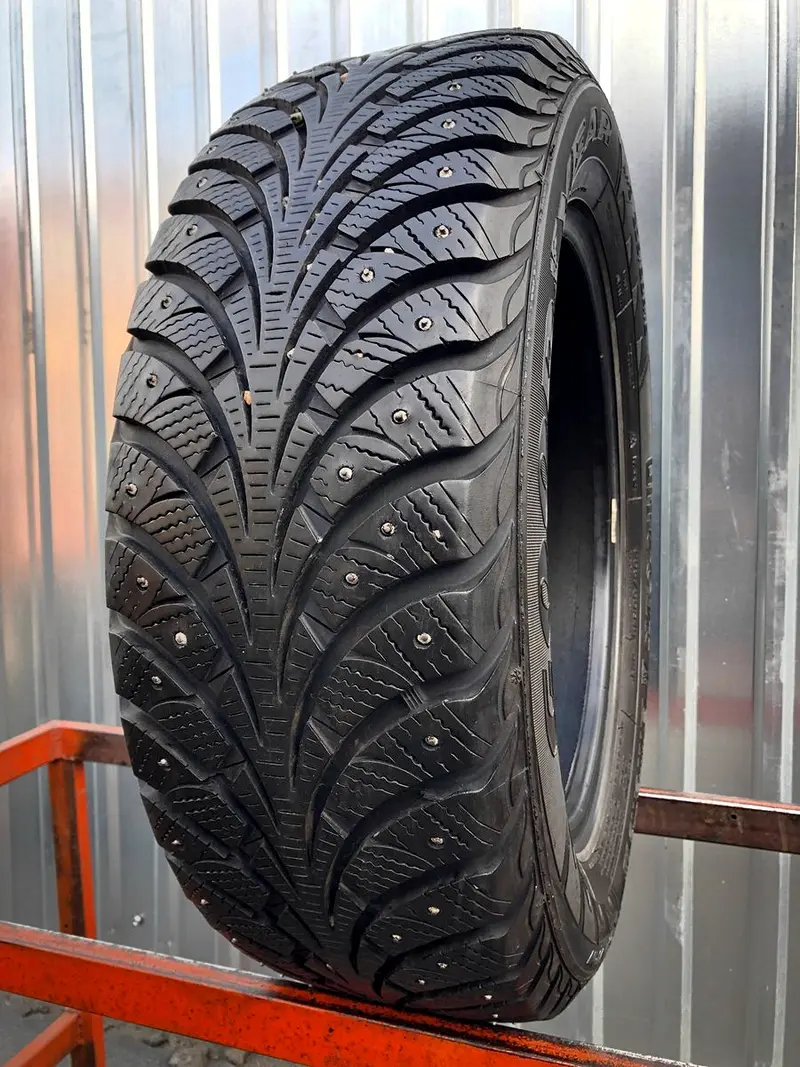 Б/у шина 205/60 R16 Goodyear Ultra Grip Extreme