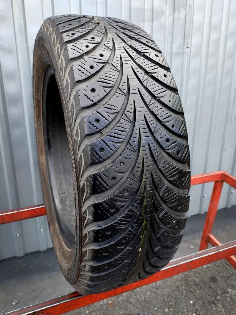 Б/у шина 205/60 R16 Goodyear Ultra Grip Extreme