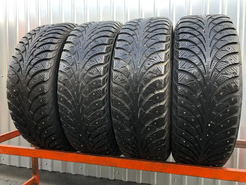 Комплект б/у шин 205/60 R16 Goodyear Ultra Grip Extreme