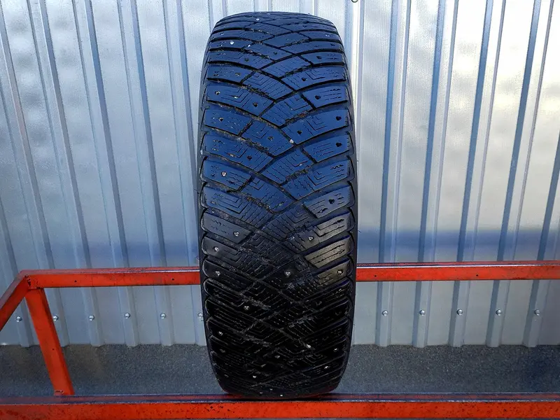 Б/у шина 205/60 R16 Goodyear Ultra Grip Ice Arctic