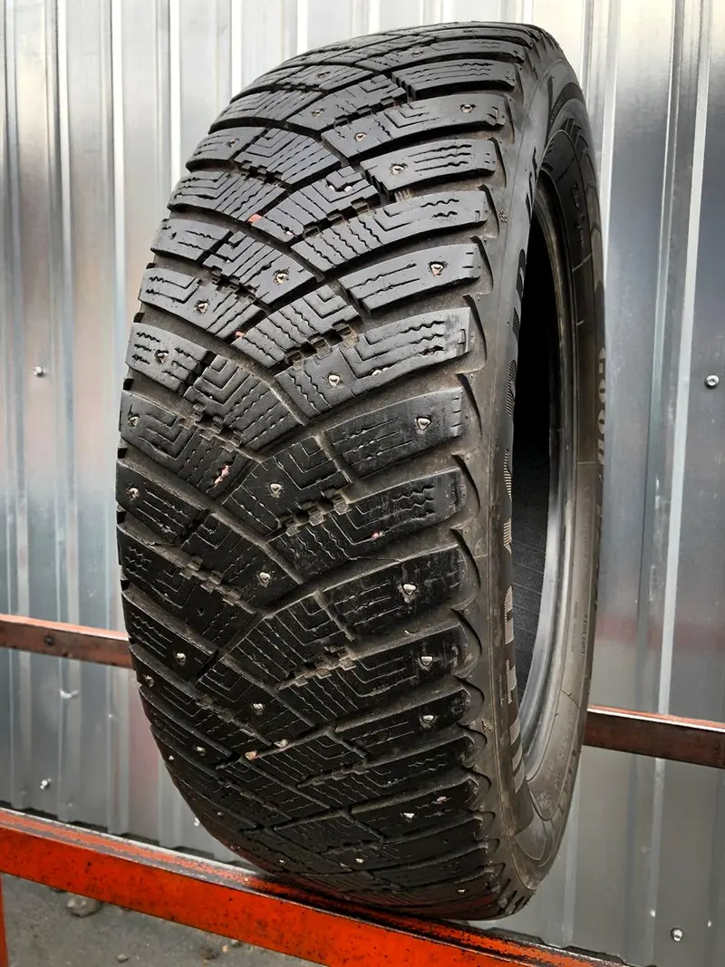 Б/у шина 205/60 R16 Goodyear Ultra Grip Ice Arctic