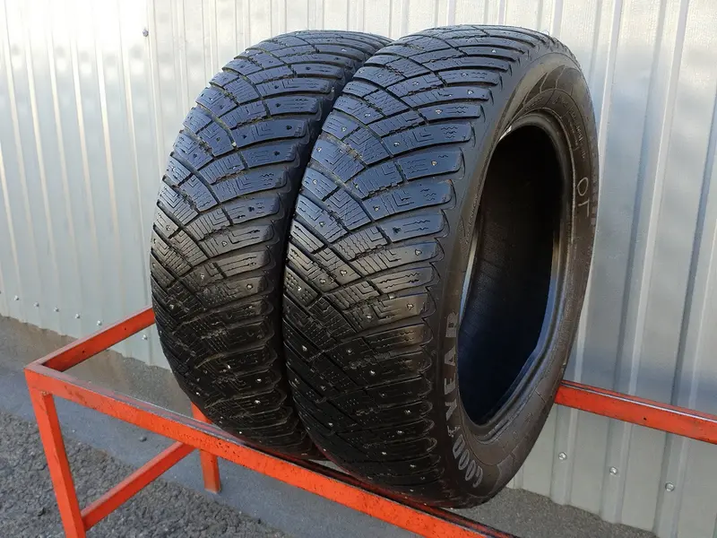 Пара б/у шин 205/60 R16 Goodyear Ultra Grip Ice Arctic