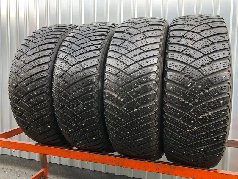 Комплект б/у шин 205/60 R16 Goodyear Ultra Grip Ice Arctic