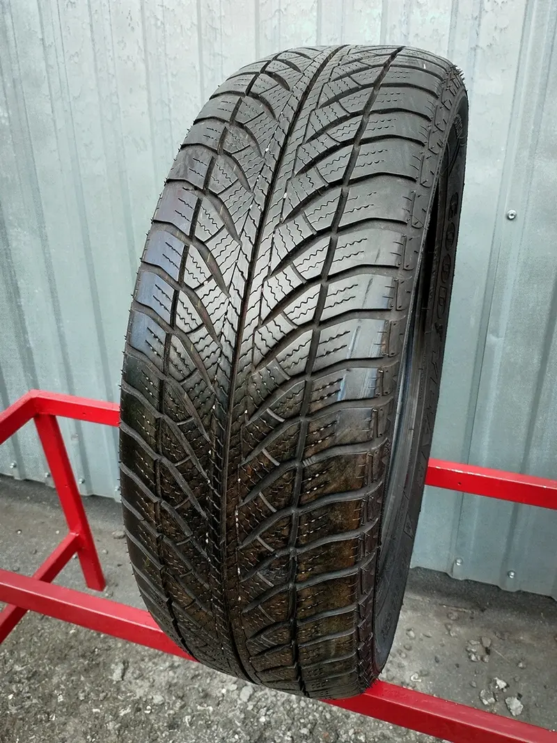 Б/у шина 205/60 R16 Goodyear Ultra Grip Performance 2, фото 1