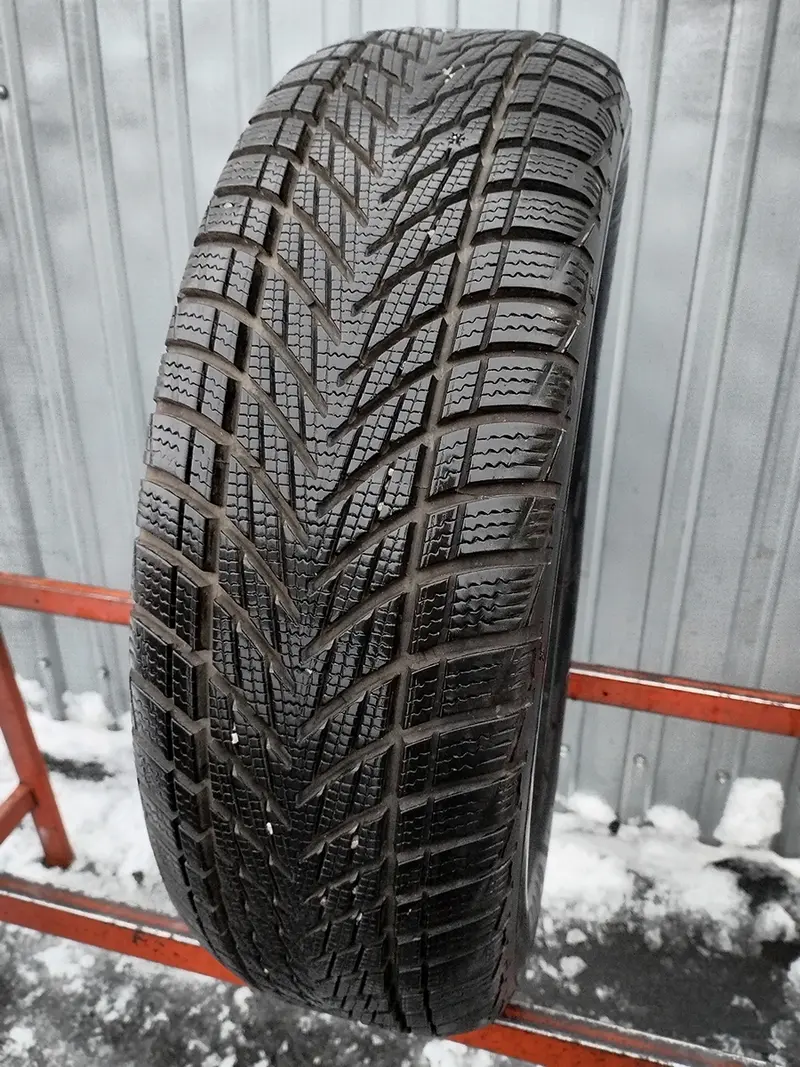Б/у шина 205/60 R16 Goodyear Ultragrip Performance 3