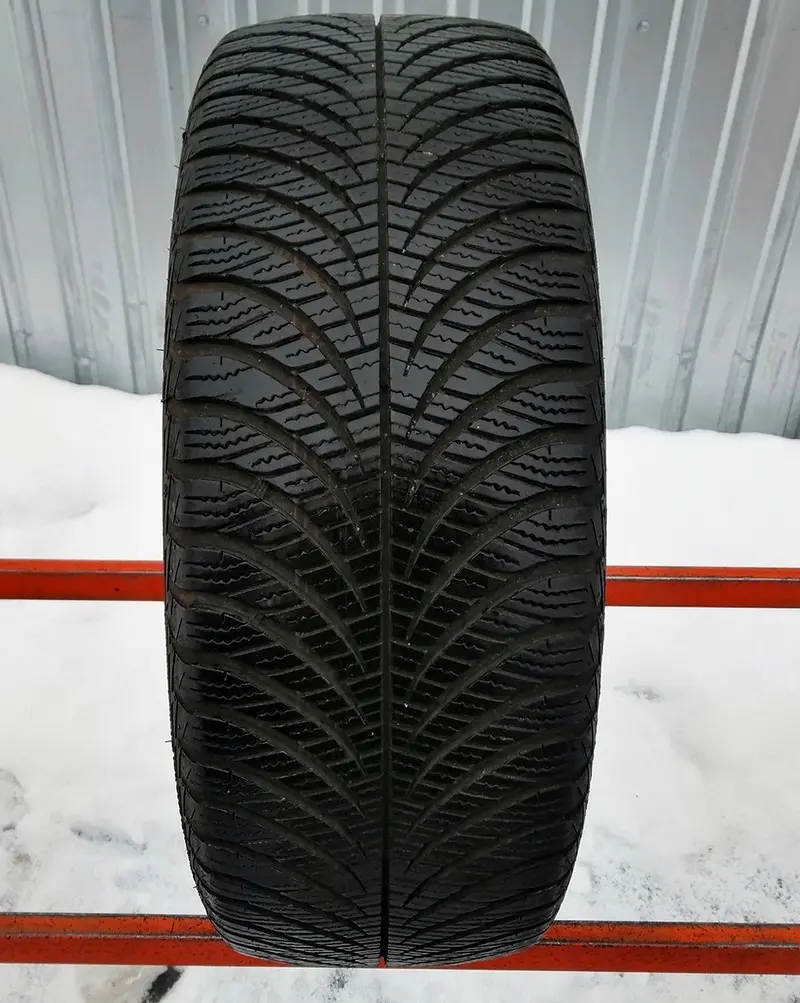 Б/у шина 205/60 R16 Goodyear Vector 4Seasons Gen-2