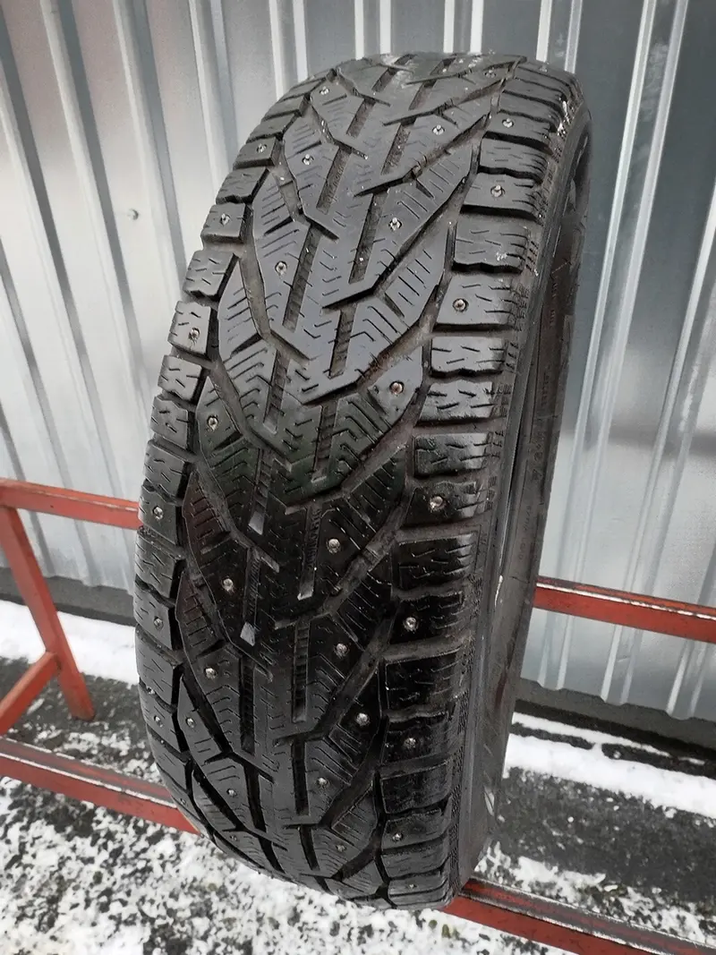 Б/у шина 205/60 R16 Kormoran Stud 2
