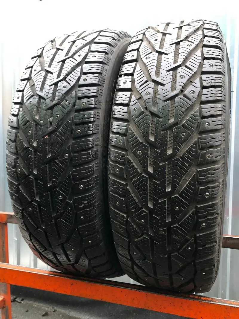 Пара б/у шин 205/60 R16 Kormoran Stud 2