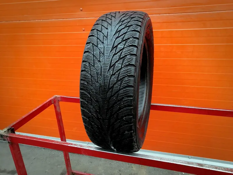 Б/у шина 205/60 R16 Nokian Hakkapeliitta R2