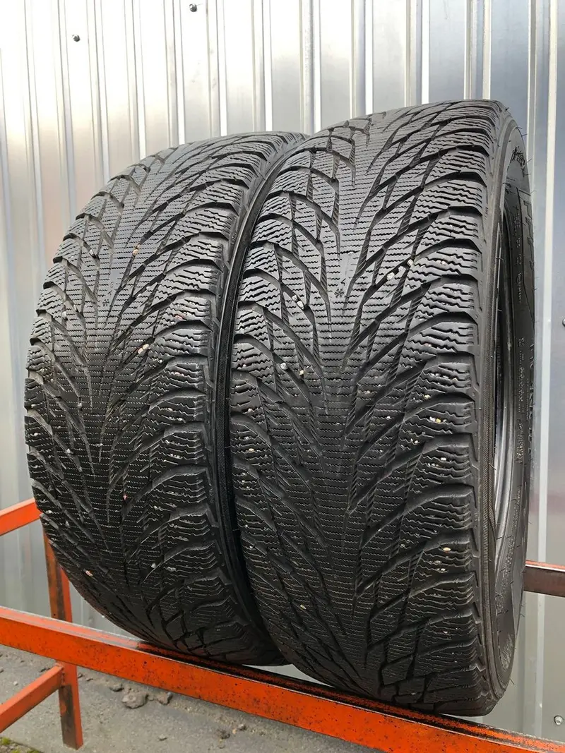 Пара б/у шин 205/60 R16 Nokian Hakkapeliitta R2