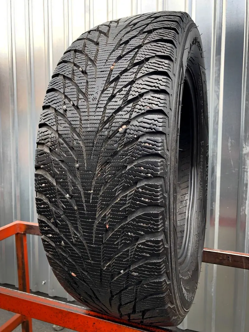Б/у шина 205/60 R16 Nokian Hakkapeliitta R2