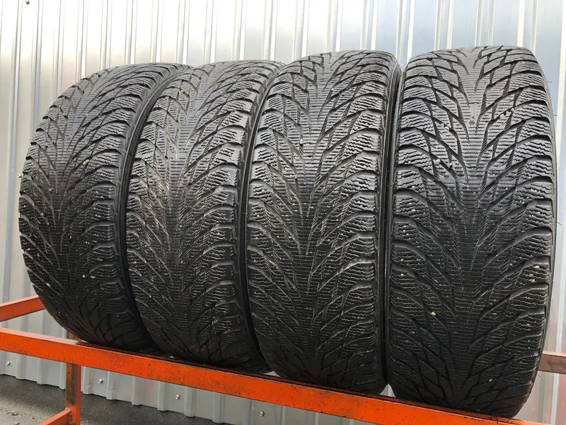 Комплект б/у шин 205/60 R16 Nokian Hakkapeliitta R2