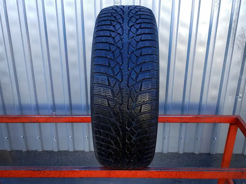 Б/у шина 205/60 R16 Nokian WR D4