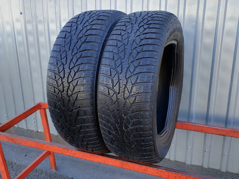 Пара б/у шин 205/60 R16 Nokian WR D4