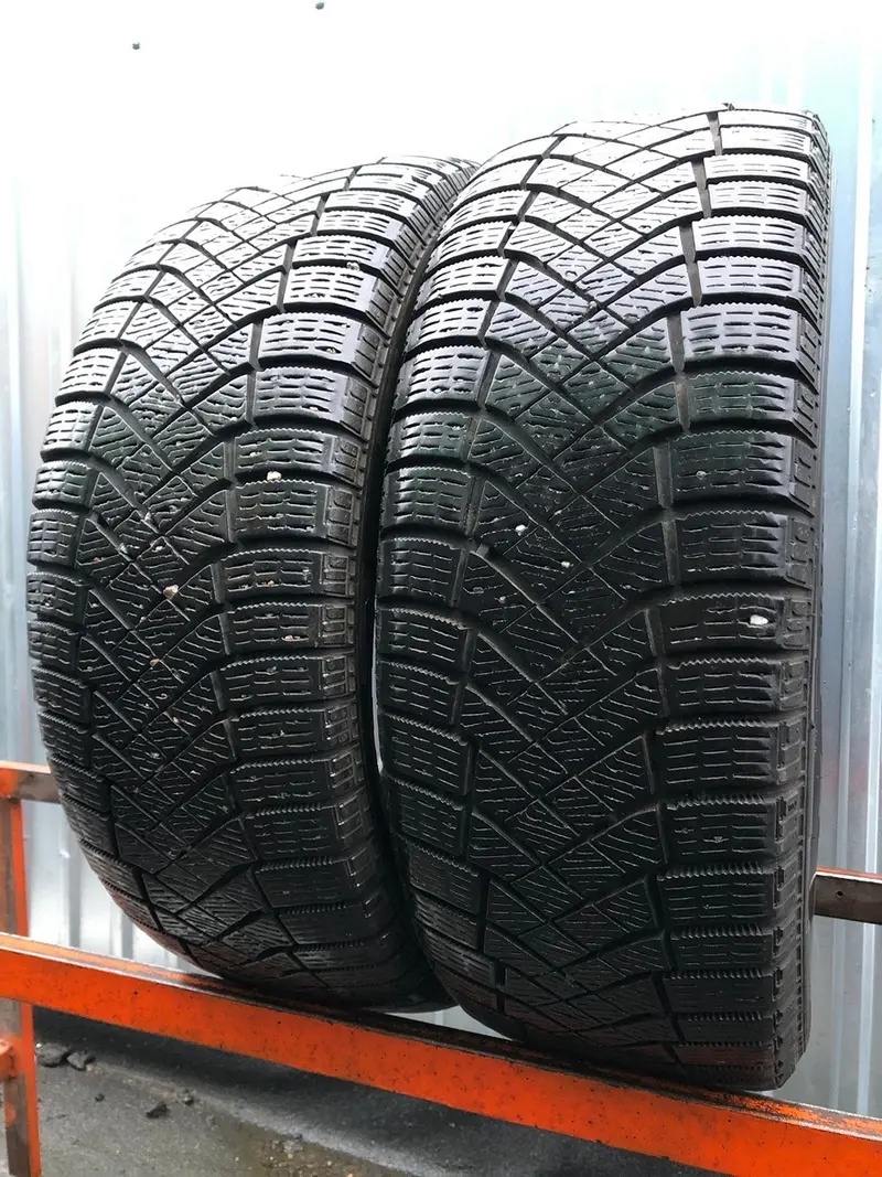 Пара б/у шин 205/60 R16 Pirelli Ice Zero FR