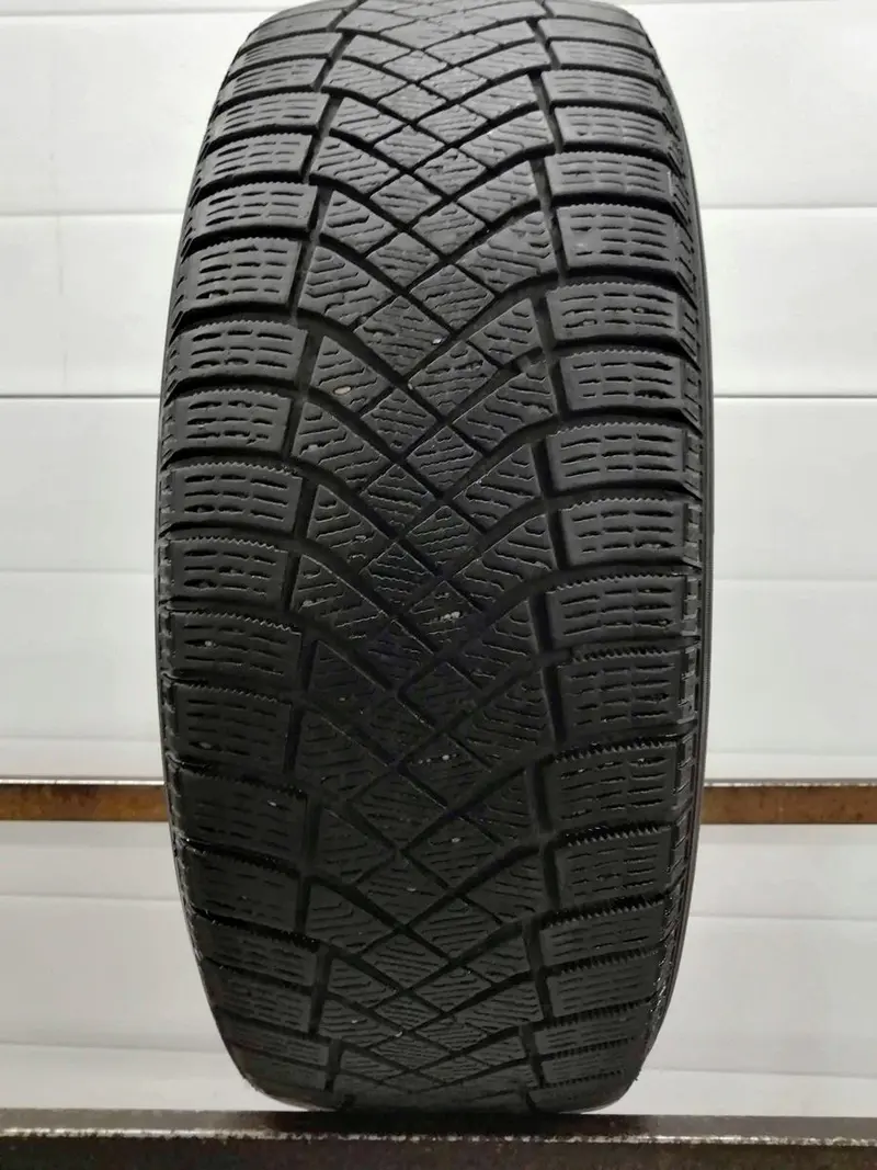 Б/у шина 205/60 R16 Pirelli Ice Zero FR RunFlat