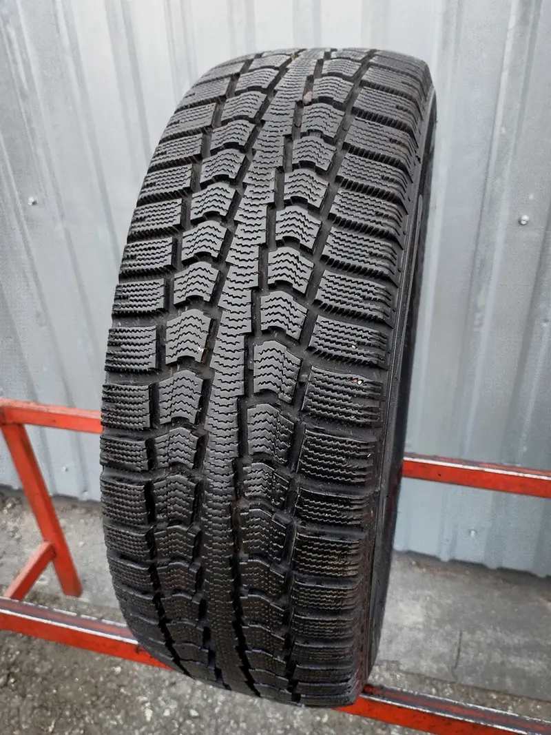 Б/у шина 205/60 R16 Pirelli Winter Ice Control, фото 1