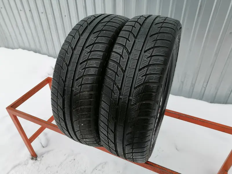 Пара б/у шин 205/60 R16 Toyo Snowprox S943