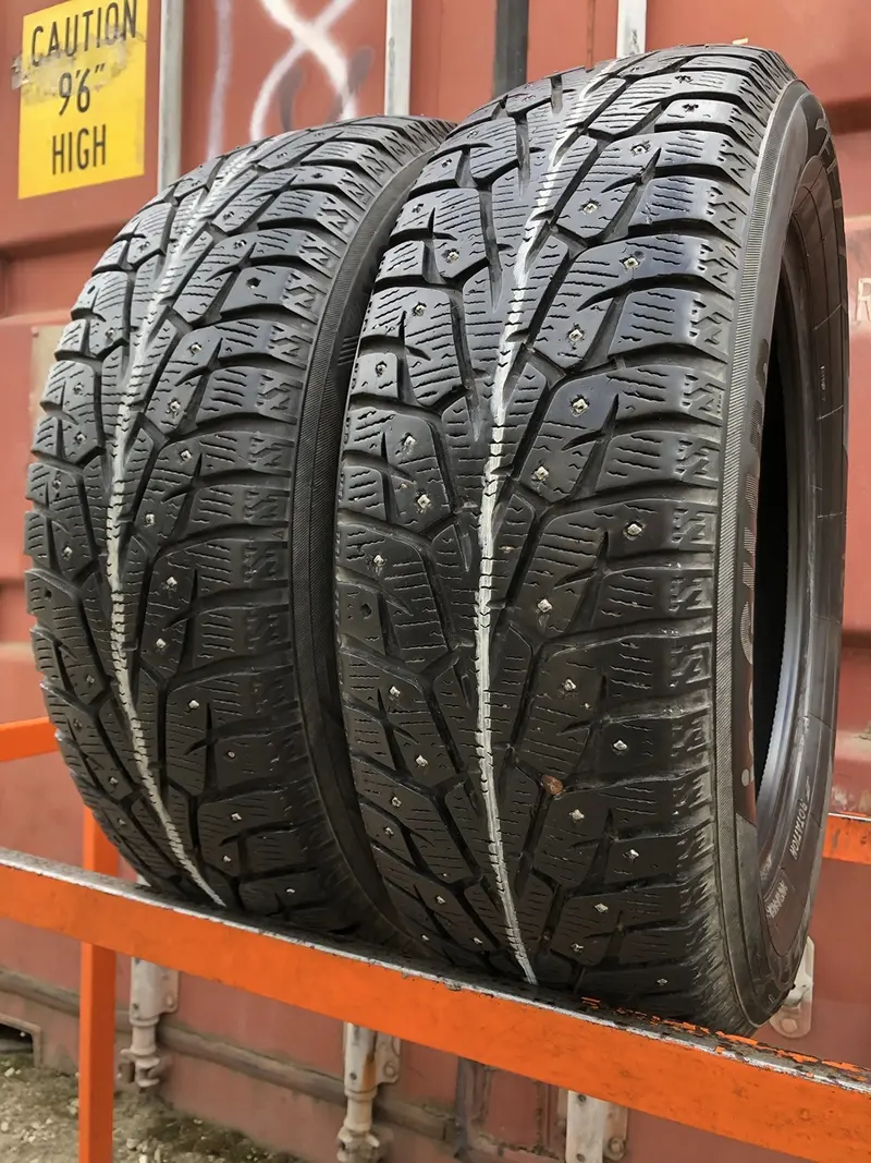 Пара б/у шин 205/60 R16 Yokohama Ice Guard Stud IG55