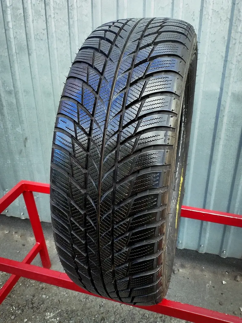 Б/у шина 205/60 R17 Bridgestone Blizzak LM-001