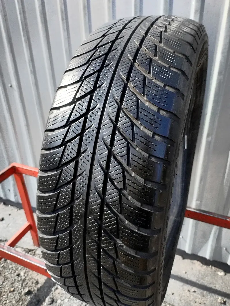 Б/у шина 205/60 R17 Bridgestone Blizzak LM-001