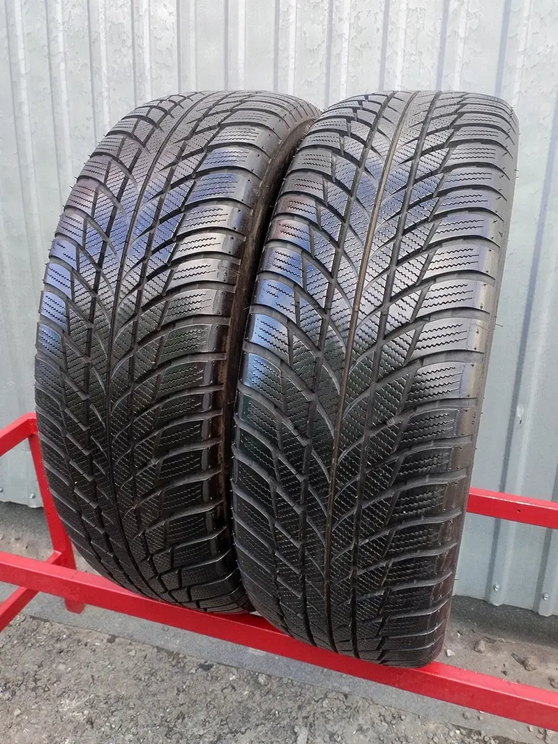 Пара б/у шин 205/60 R17 Bridgestone Blizzak LM-001