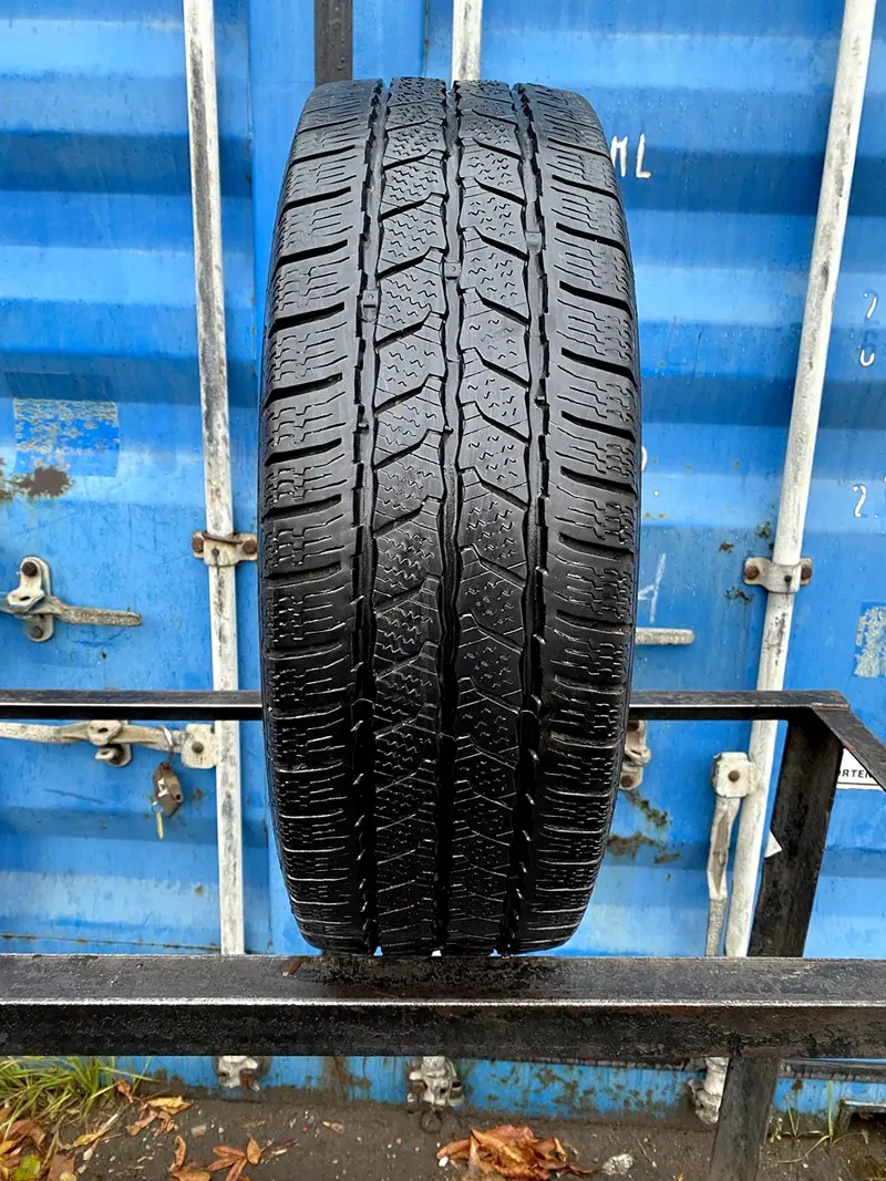 Б/у шина 205/65 R15C Continental VanContact Winter
