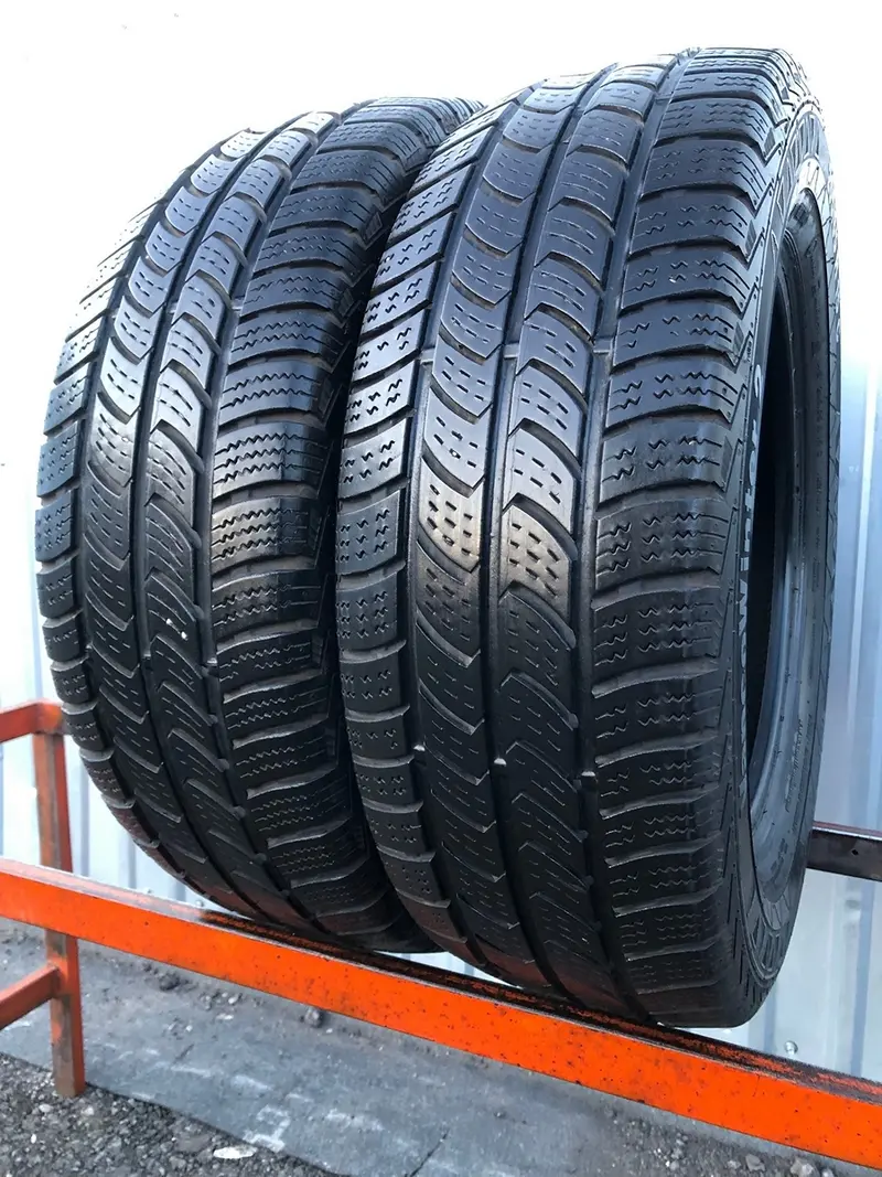 Пара б/у шин 205/65 R15C Continental VancoWinter 2