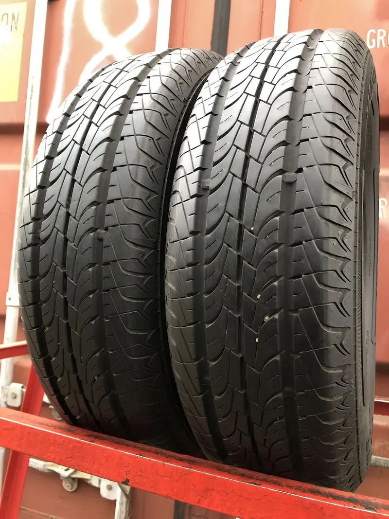Пара б/у шин 205/65 R15C Semperit Van-life 2