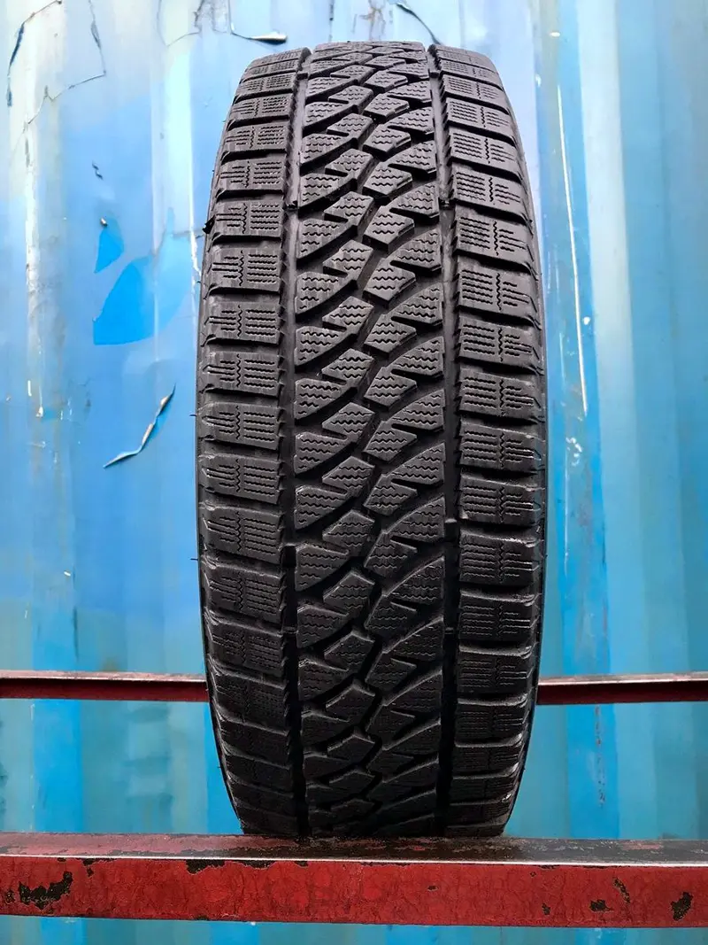 Б/у шина 205/65 R16C Bridgestone Blizzak W810