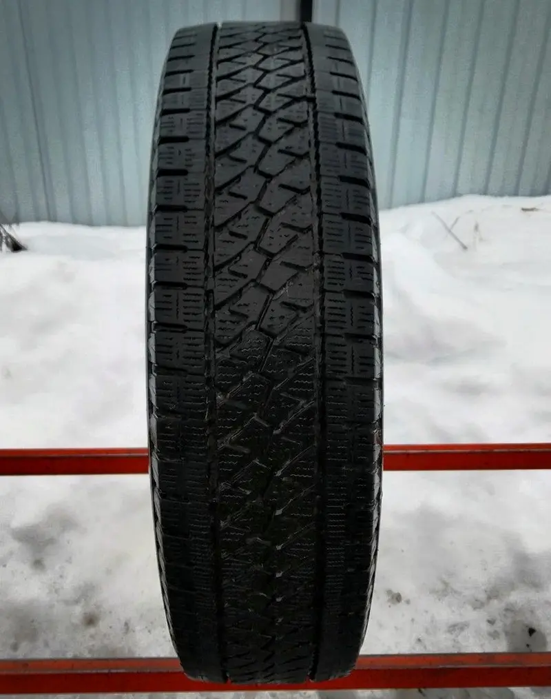 Б/у шина 205/65 R16C Bridgestone Blizzak W995