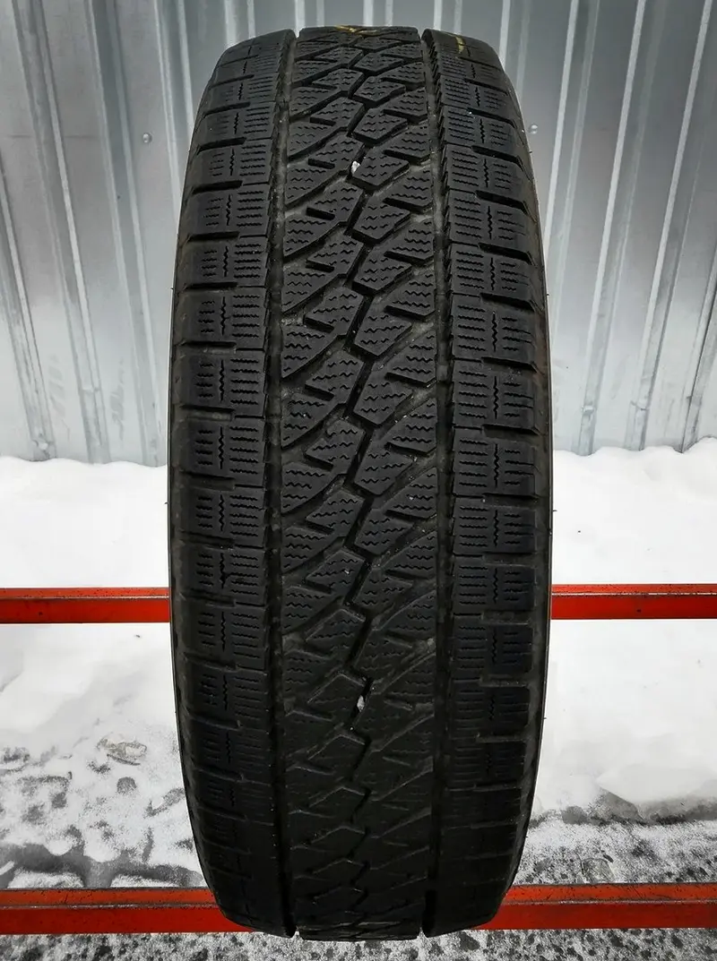 Б/у шина 205/65 R16C Bridgestone Blizzak W995