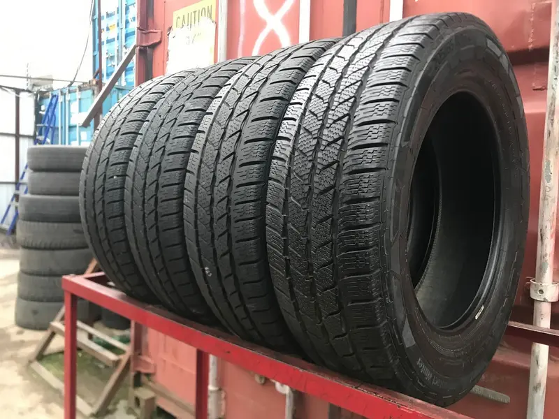 Комплект б/у шин 205/65 R16C Continental VanContact Winter
