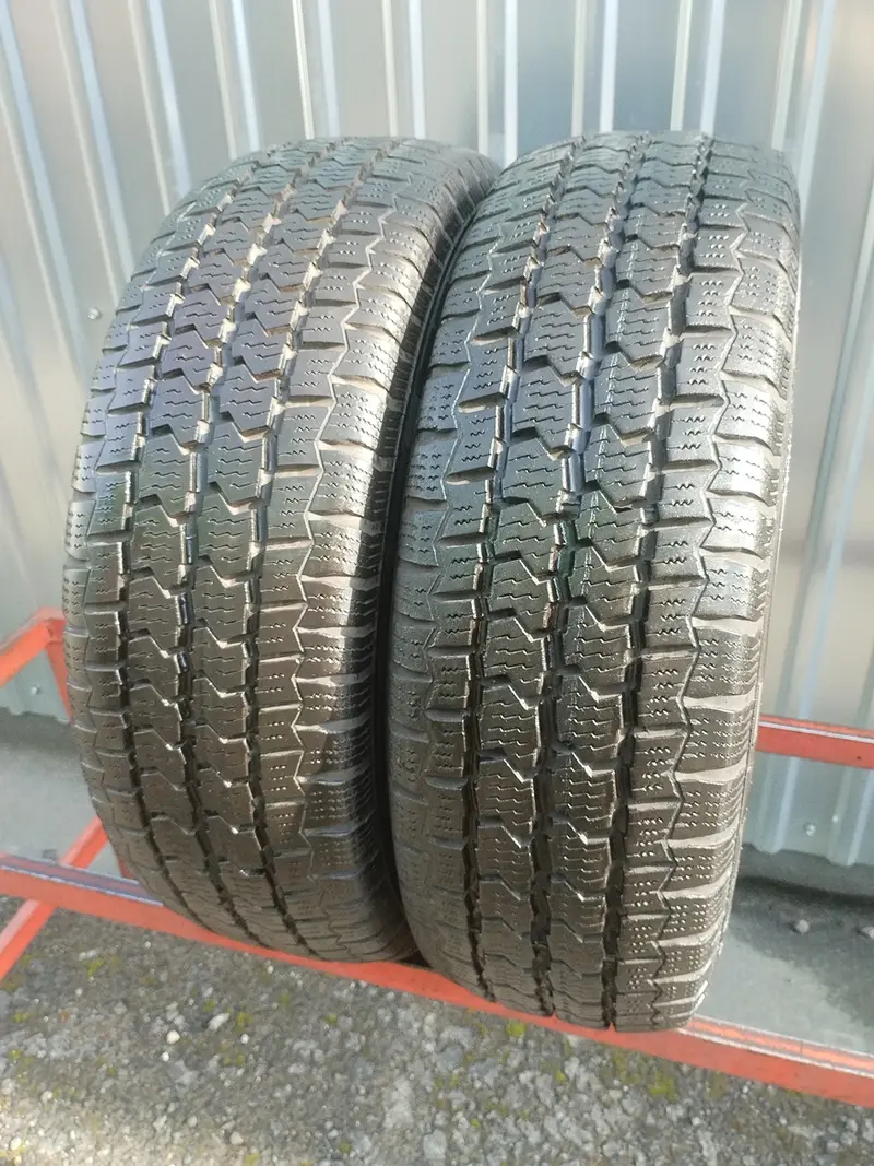 Пара б/у шин 205/65 R16C Continental VancoFourSeason 2