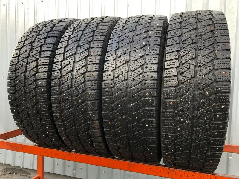 Комплект б/у шин 205/65 R16C Continental VancoIceContact